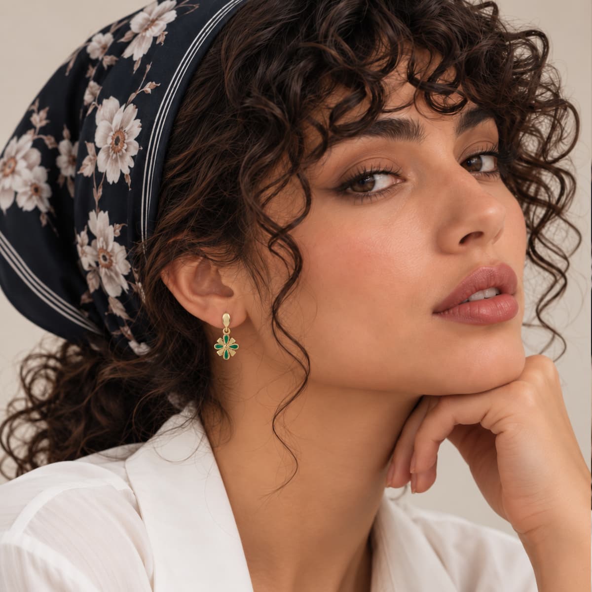 گوشواره طلا میناکاری دیبا زنانه — تصویر ۲