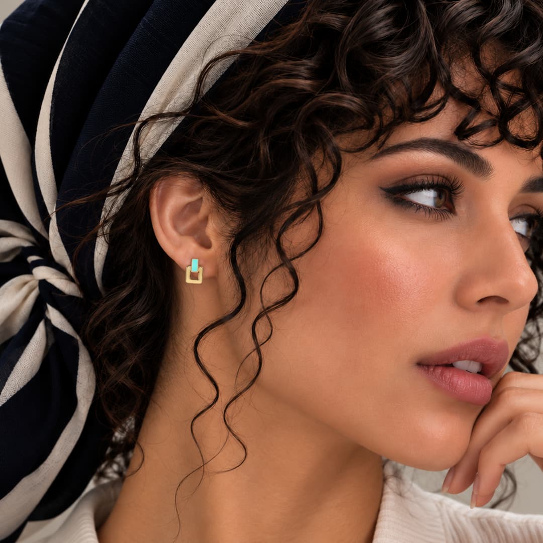 گوشواره طلا میناکاری دوچهره قاب زنانه — تصویر ۲